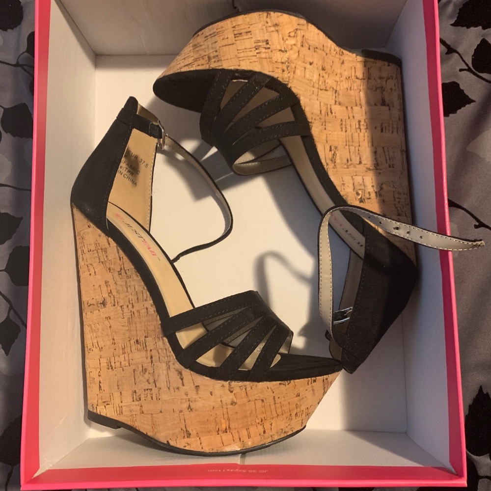 JUSTFAB Style Zea Platform Black Sandal w/ strap